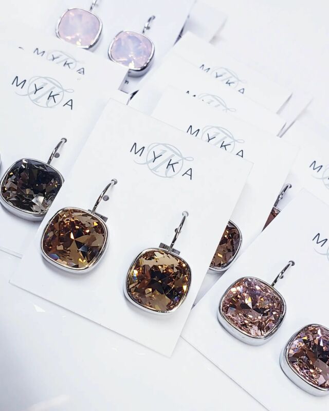 Tori Earrings - one of our most popular designs is back in stock in Fall Colors,  shown:
Light Smoked Topaz 
Vintage Rose
Greige 

Tap the tags to shop online or visit us in store today 

Myka Studio Boutique 
Unit 3-15531 24th Avenue
South Surrey 
Open today 12-5pm

#mykadesigns #myka #mykajewelry #modeschmuck #earrings #crystalearrings #Swarovski #jewelry #fashionaccessories #fashionjewelry #designerjewelry #jewelrydesigner #jewelrystore