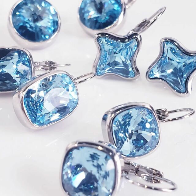 Aquamarine- March Birthstone and also a really pretty color #Myka #mykadesigns #mykajewelry #crystalearrings #crystalstuds #crystalearrings #marchbirthdays #aquamarine #aquajewelry #earrings #fashionaccessories
