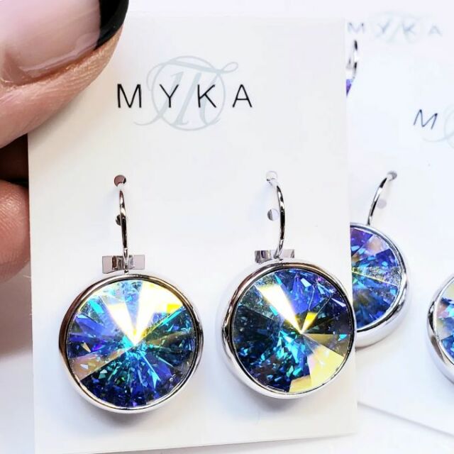 Our Anna Earring in Aurora Borealis Swarovski Crystal - its iridescent finish picks up and reflects the color you are wearing - soo pretty 😍 tap the tag to shop online at www.mykadesigns.com or visit our local MYKA Retailer #swarovski #womensaccessories #modeschmuck #designerjewelry #giftsforher #gradjewelry #uniquejewelry #canadiandesigner #swarovskicrystaljewelry #jewelrylovers #bridesmaids #fashionaccessories #giftsformom #mykaearrings #mykadesigns #MYKA #swarovskiearrings #mothersday2024 #mothersdaygifts