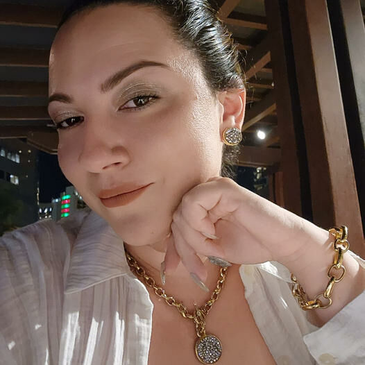 Our Stunning Neda wearing Carly Pendant & Earrings on Kim Chain with Ali Chain Bracelet - shop this look in Gold, Rhodium or Rose Gold Metals - tap the tags to shop online and you will forever be happy 😍#necklaces #springjewelry #giftsformom #jewelrylovers #fashionjewelry #fashionaccessories #Myka #fashioninfluencer #womensaccessories #mothersdaygifts #mykadesigns #necklacetrends #uniquejewelry #fashionandstyle #mykajewellery #fashionover50 #designerjewelry #earrings #swarovskicrystals #mykajewelry #MYKA #modeschmuck #necklacestyle #goldjewelry #canadiandesigner #giftsforher #traveljewelry #giftsforgirlfriend #crystalpendants #multiusejewelry #interchangeablejewelry