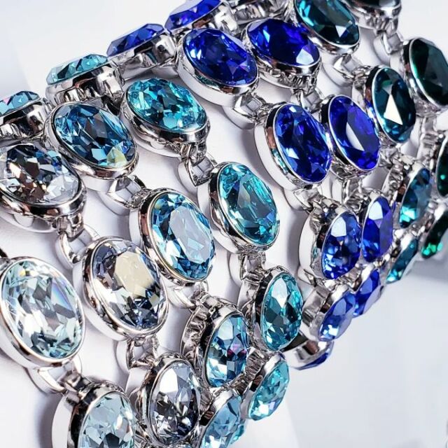 50 Shades of Blue....our Cate bracelet shown from left to right;
Light Azore, Blue Shade, Aquamarine, Light Turquoise, Sapphire, Majestic Blue, Indicolite, Montana - and we've got the matching Earrings and Pendants 
Tap the tag to shop online  #bluejewelry #bluebracelets #bluecrystal #crystalbracelets #fashionandstyle #Swarovski #fashion #swarovskicrystals #fashioninfluencer #fashionaccessories #womensaccessories #uniquejewelry #qualityjewelry #giftsforher #fashionover50 #mothersday #giftsformom #modeschmuck #mothersdaygifts #giftsforwife #MYKA #mykadesigns #mykajewelry #bridesmaids #swarovskicrystaljewelry #bestbracelets #BraceletTrend