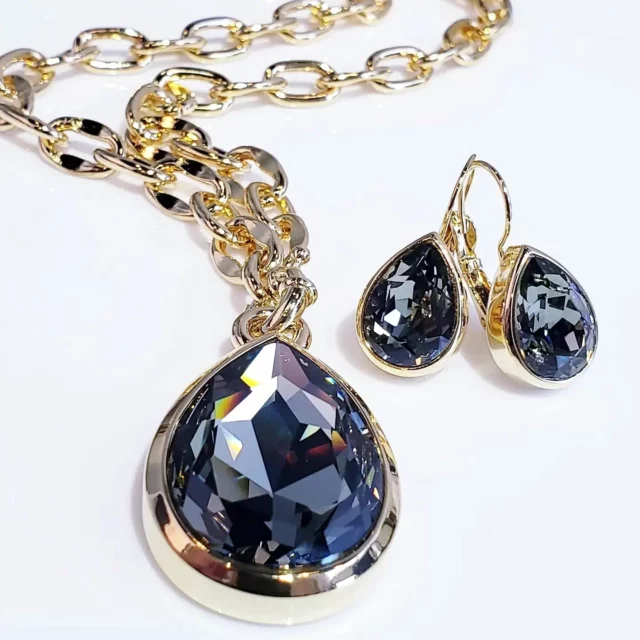 Looking for an amazing necklace that goes with everything, is comfortable to wear, very well made and timelessly elegant?  Our Nina Detachable Pendant in Gold metal with Black Diamond Swarovski Crystals...shown in picture 1 with matching earrings and on our Lori Chain and  picture 2 on our wonderful customer "H" who wears her Nina Pendant on our Dena chain - tap the product tags for more information or contact us by DM or email #myka #mykadesigns #mykajewelry #detachablependants #goldchains #womensaccessories #madeincanada #nationalwomensshowvancouver